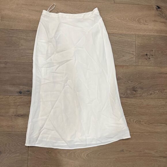 NWT Majorelle Women’s White A-Line Knee Length Skirt Size Small - Picture 1 of 4